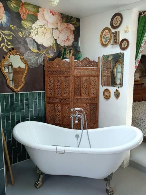 L'Atelier-Chambrette Dans Le Jardin Avec Salle De Bains, Sans Cuisine Troo Luaran gambar